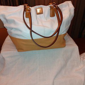 DOONEY& BOURKE tag #J4223759 LARGE TOTE WHITE/TAN